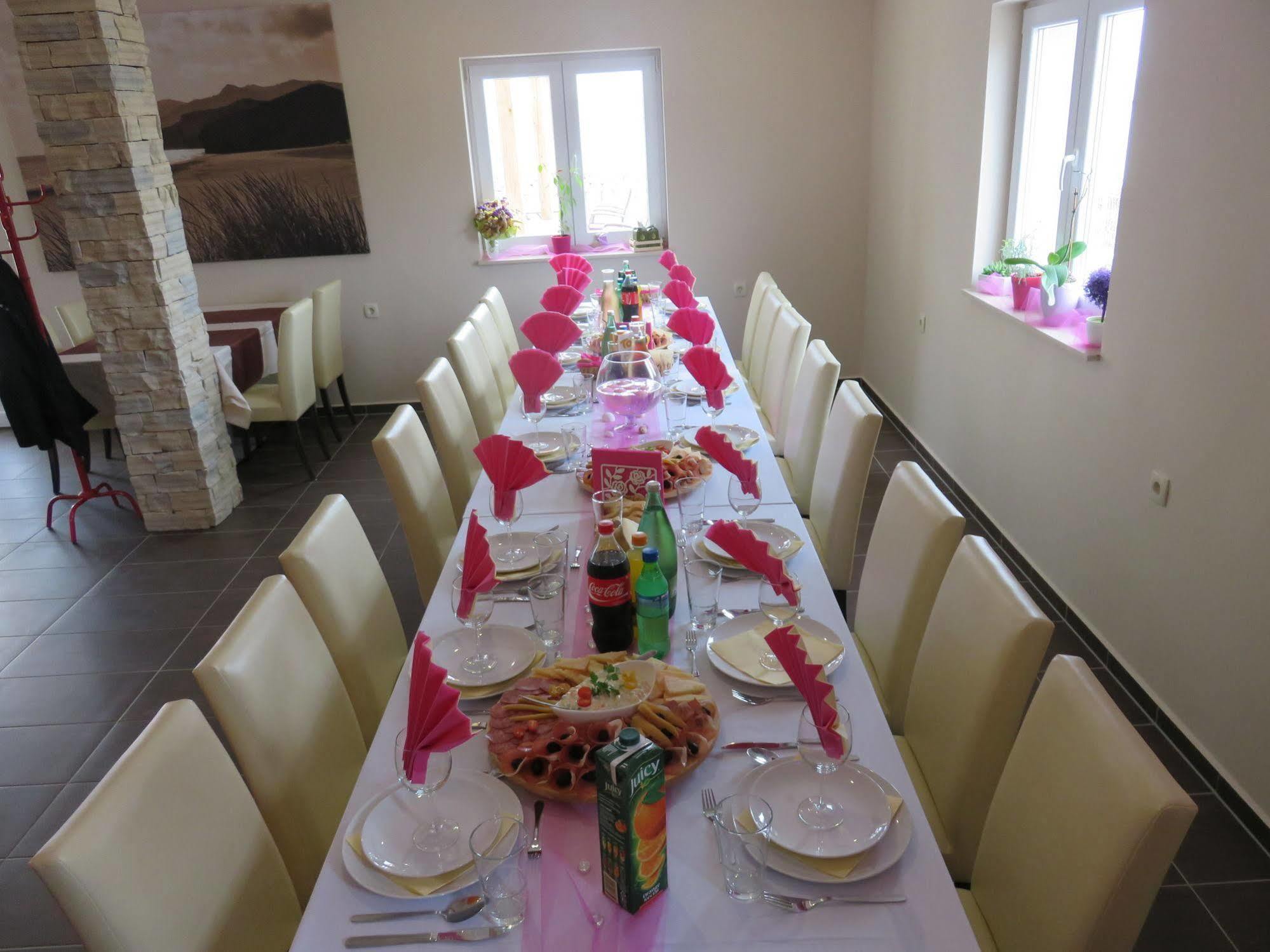 Bed & Breakfast Marta & Tona Kustići Dış mekan fotoğraf